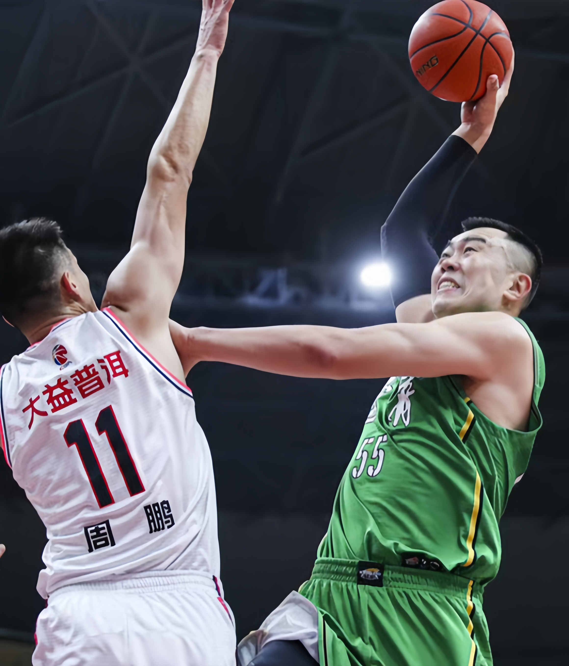 浓眉哥迎来五赛季出色发挥，RNG观众热烈欢呼！
