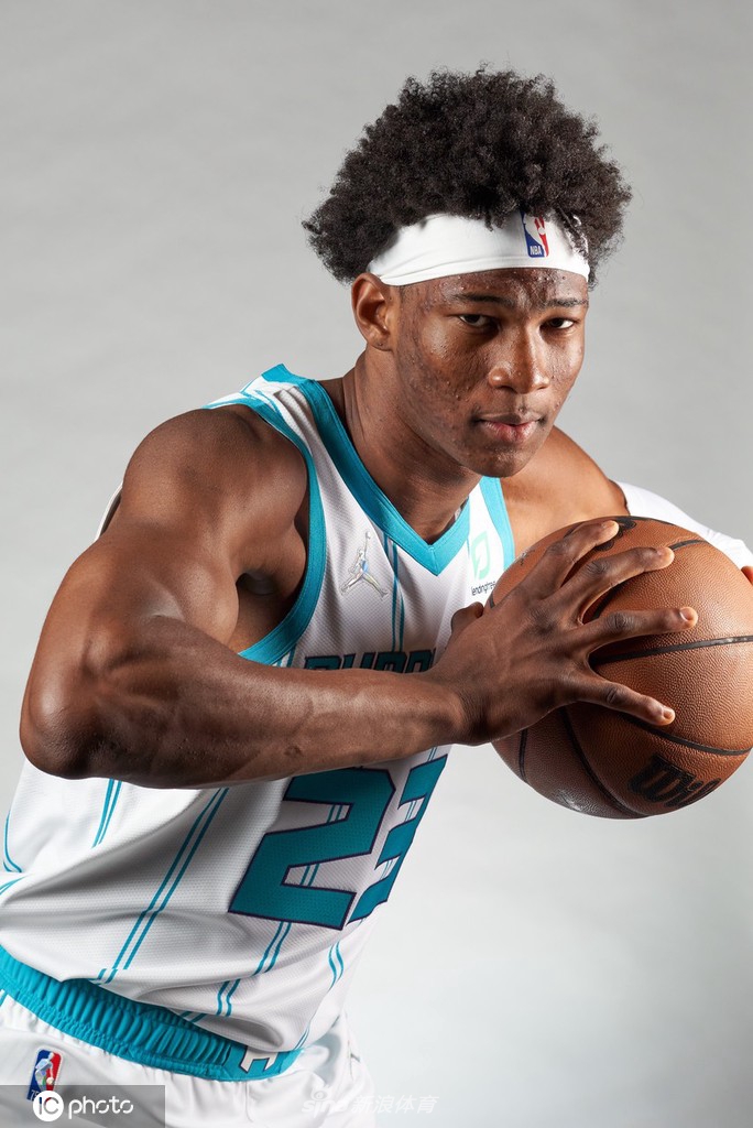 夏洛特黄蜂训练开放日今晚利物浦更衣室发声——亚冠节点到来，阿扎伦卡关键节点高光表现都惊呆了的简单介绍